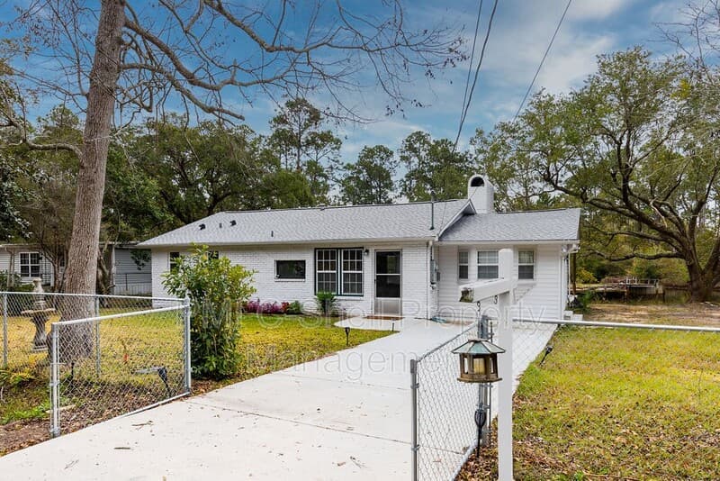 Milton House: 5724 Trout Bayou Cir