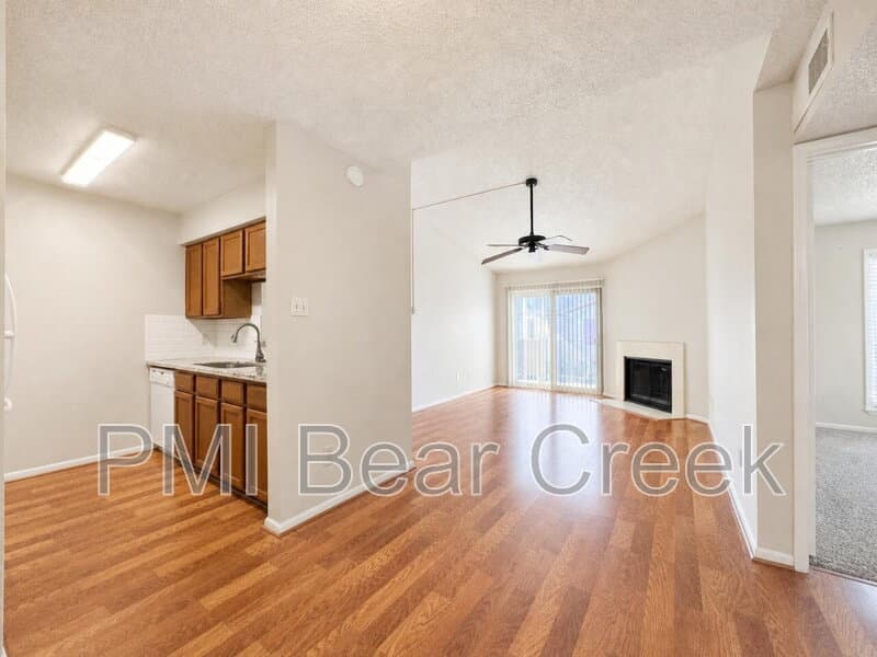 Houston Condo: 2120 El Paseo St
