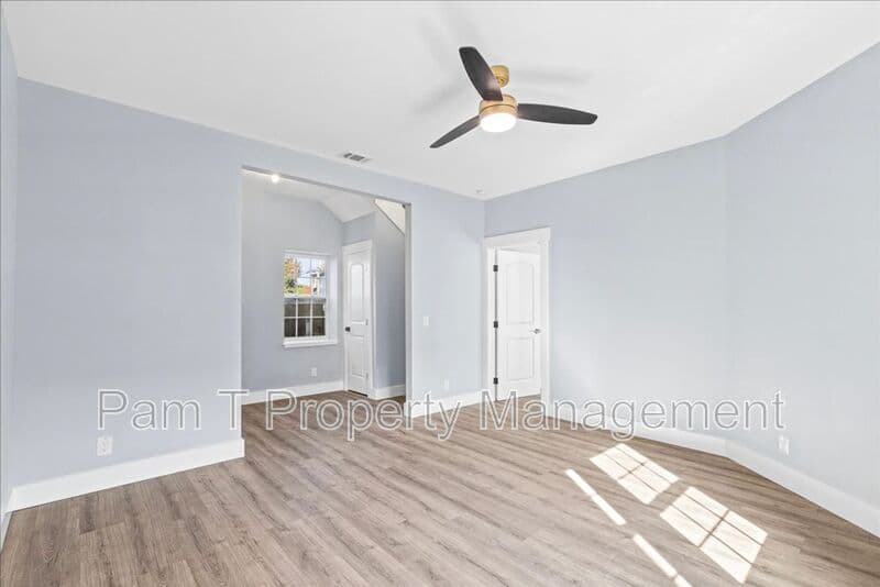 Savannah House: 3205 Burroughs St