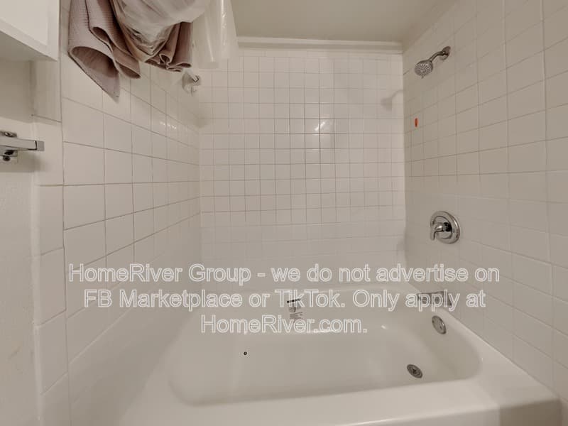 Arlington House: 816 Castleview Dr