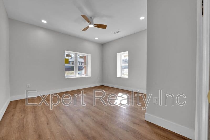 Birmingham House: 1720 34th Pl N