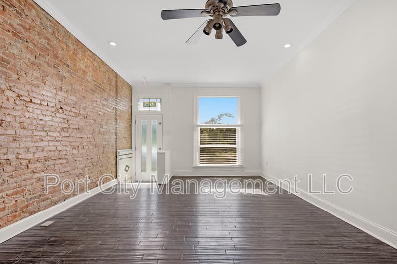 Baltimore Townhome: 207 South Ellwood Avenue