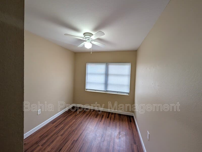 Tampa House: 2001 E Robson St