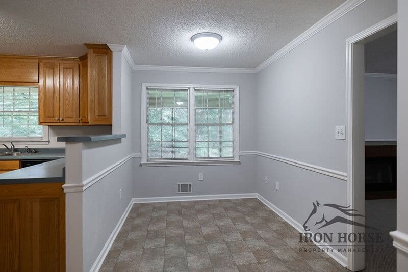 Athens House: 8671 Macon Hwy