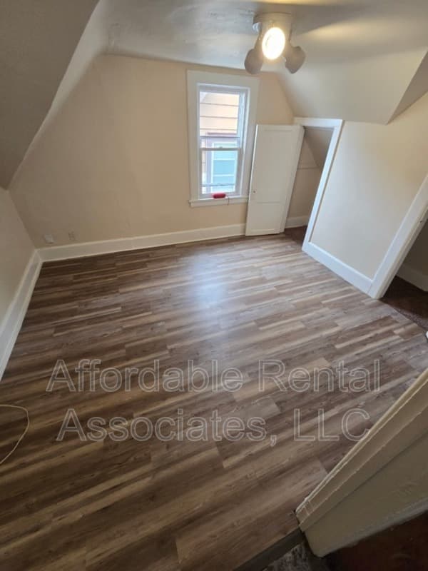 Milwaukee Condo: 1569 S 10th St-