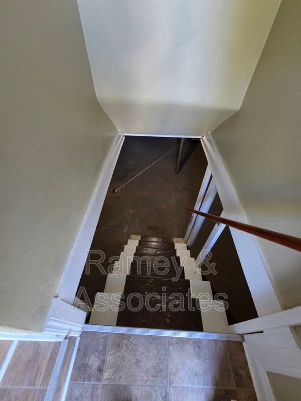 Louisville House: 1091 Bicknell Ave