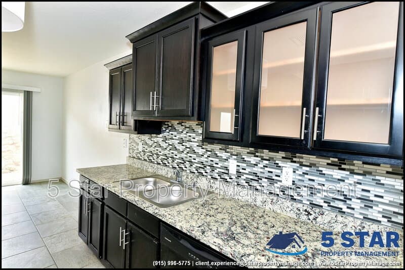 El Paso House: 872 Colbert Shapleigh Place !!