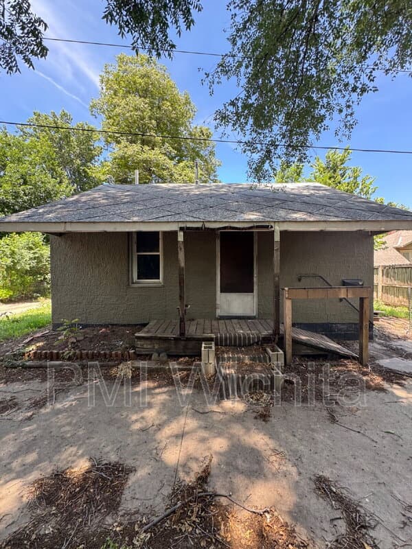 Wichita House: 1939 North Fairview Avenue