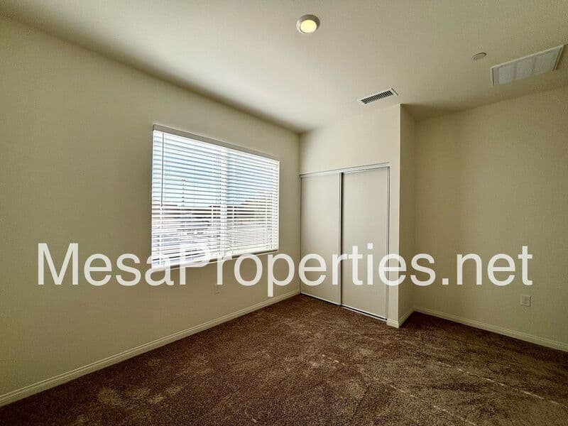 Victorville House: 10638 Sea Venture Way