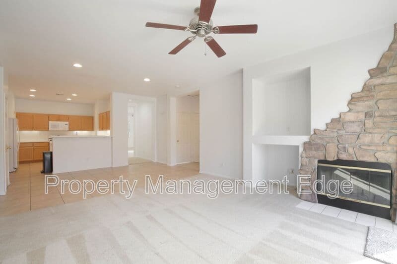 Hemet House: 127 Fuerte Ct