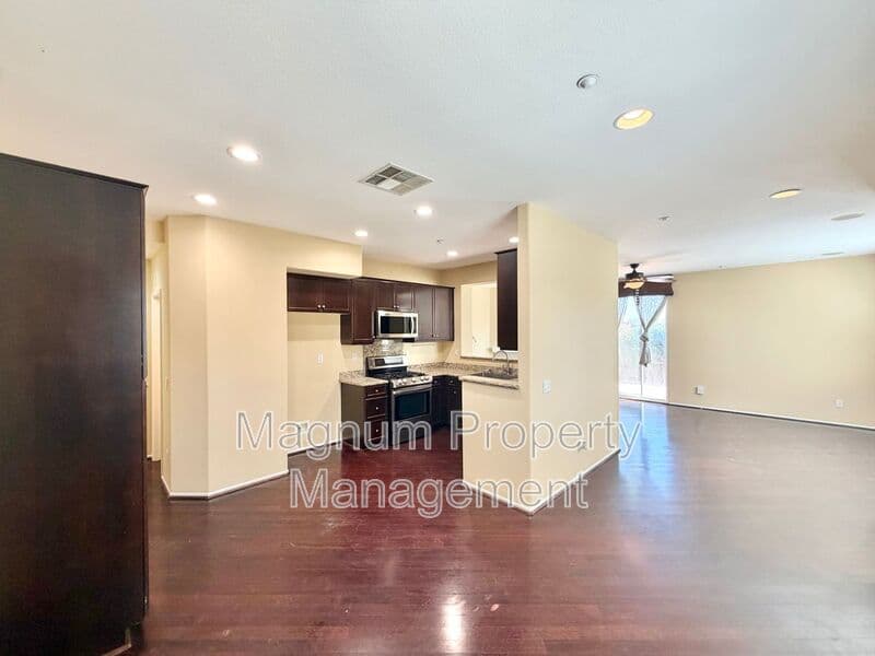 Murrieta House: 35792 Hazelhurst St