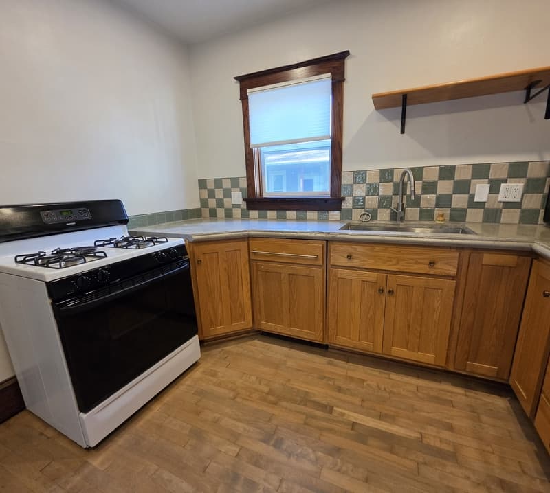 Oshkosh Condo: 343 West 14th Avenue - 343 Lower