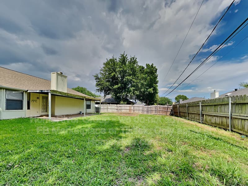Arlington House: 816 Castleview Dr