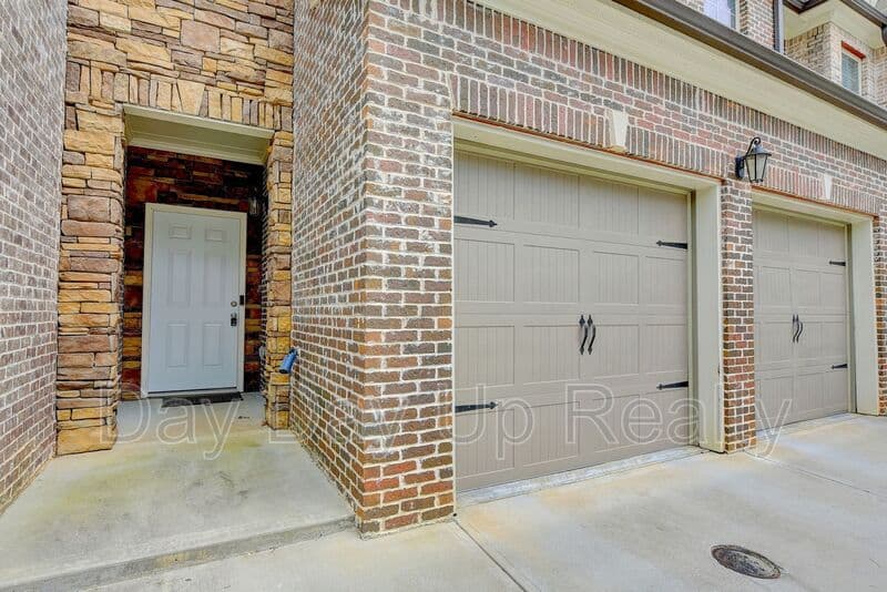 Suwanee House: 5605 Bright Cross Way
