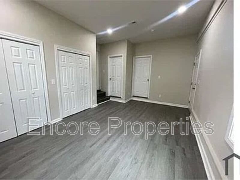 Holly Springs House: 1617 North Main Street