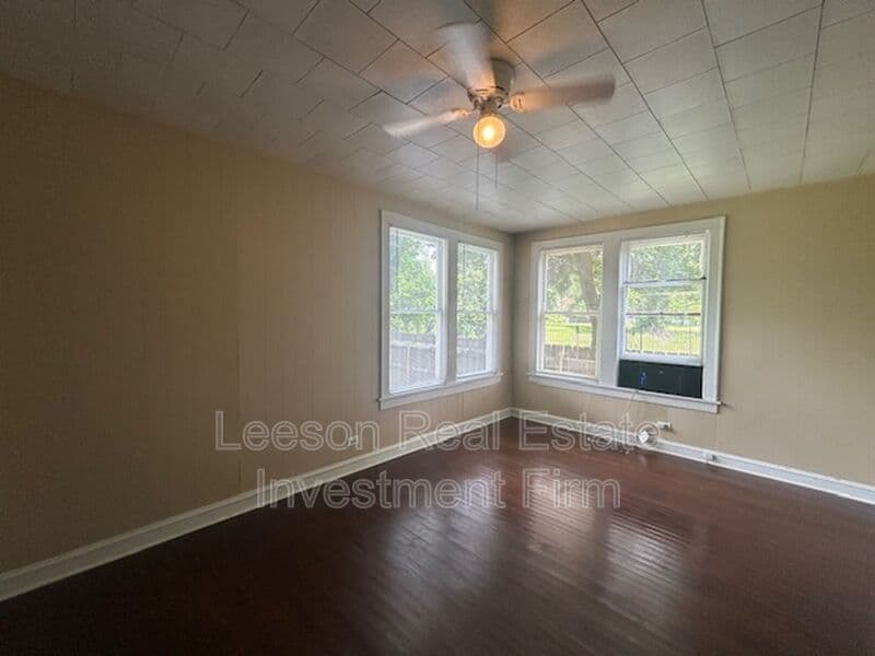 Shreveport House: 3349 Alexander Ave