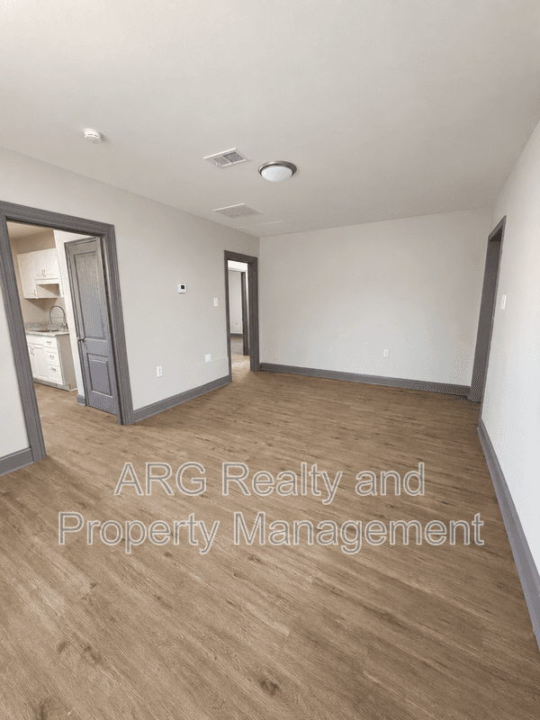 Atlanta House: 1375 Elizabeth Ave