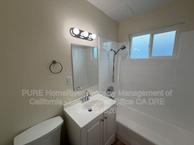 Sherman Oaks House: 4427 Murietta Ave