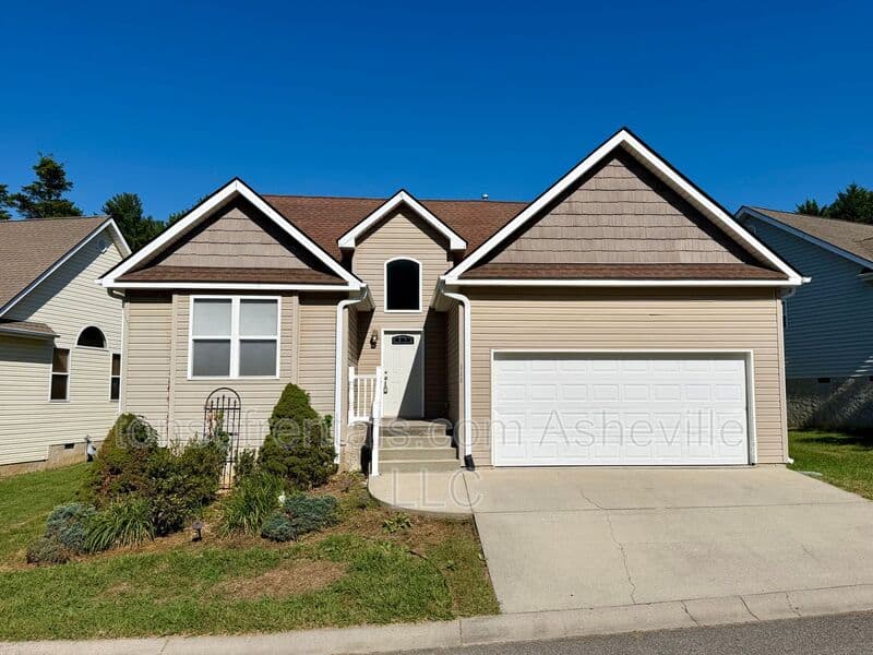 Swannanoa House: 111 Woodcreek Circle