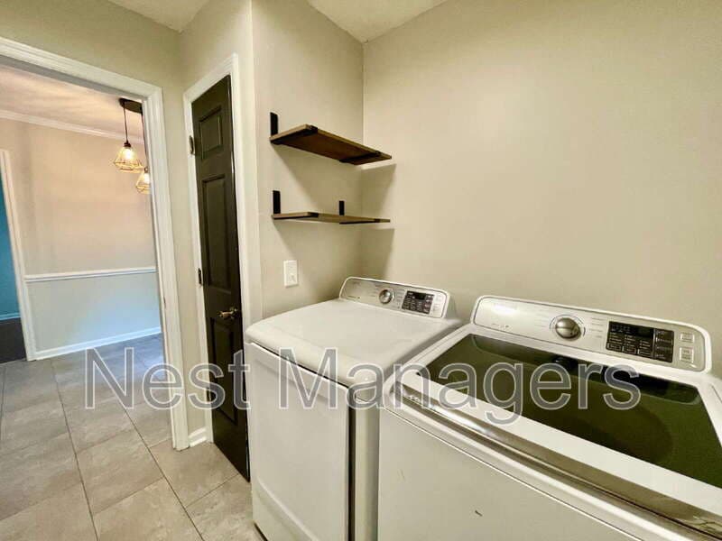 Fayetteville House: 6736 St Julian Way