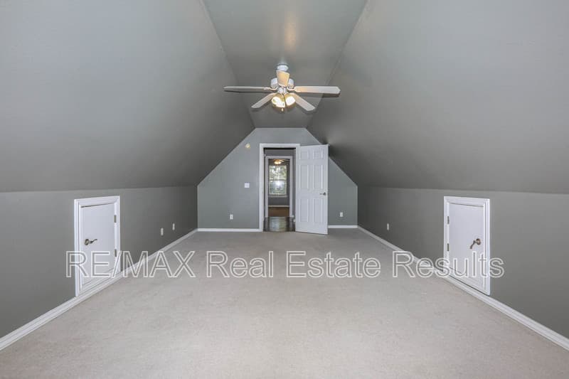 Rogers House: 5300 S 44th Pl