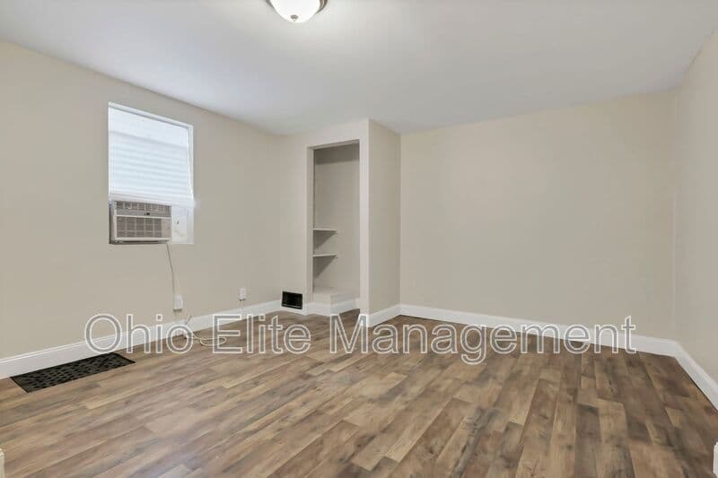 Columbus House: 85 S Wheatland Ave