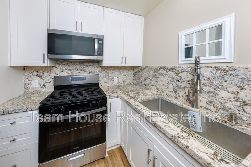 Newhall Condo: 19139 Avenue of the Oaks