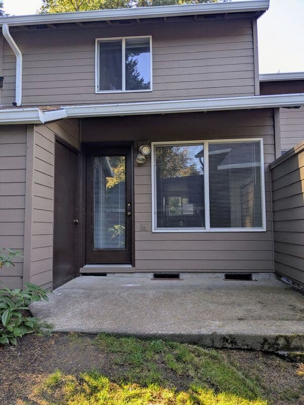 Tualatin Townhome: 17987 SW 115th Ave