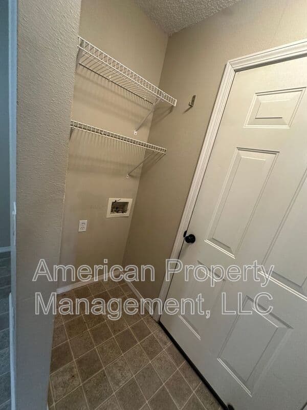 Bartlesville House: 4704 NE Wisconsin St