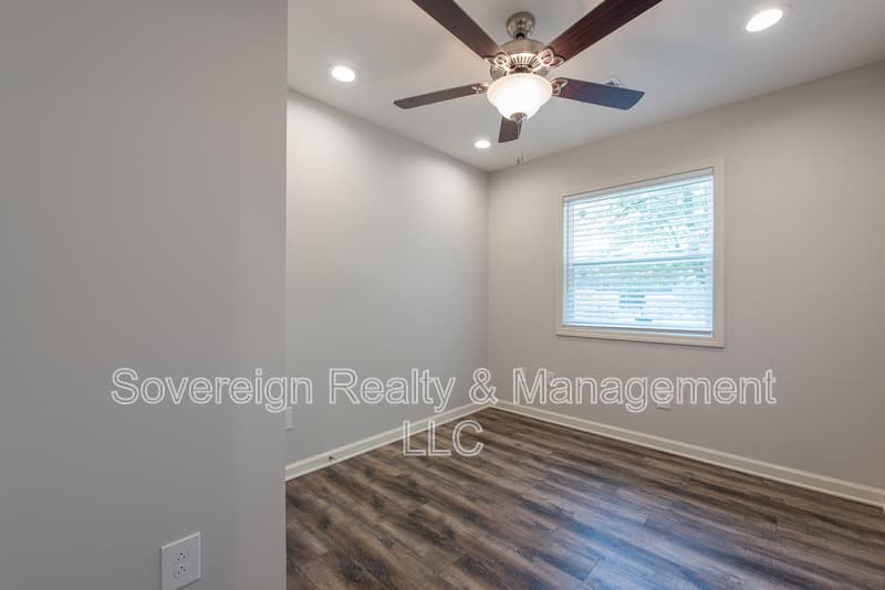 Atlanta House: 455 Bolton Rd NW