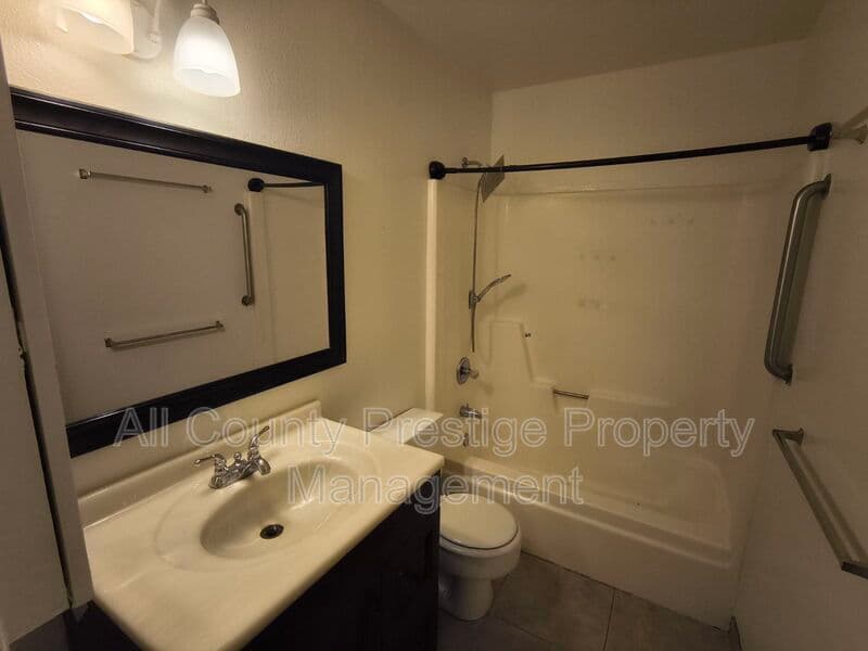 Glendale Townhome: 7524 N 47th Dr.