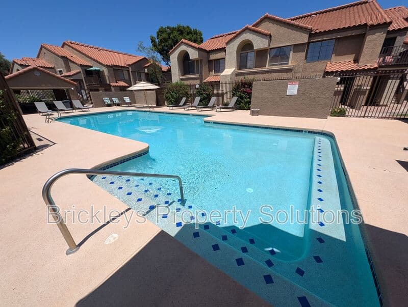 Tempe Condo: 1905 E University Dr