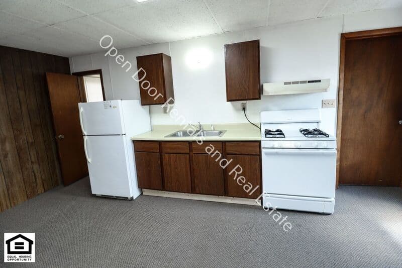 Waterloo Condo: 255 S Wayne St
