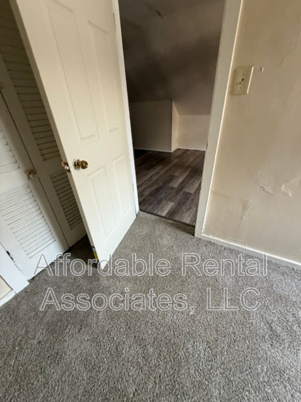 Milwaukee Condo: 1569 S 10th St