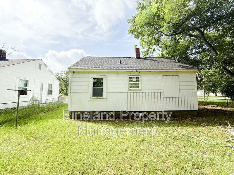 Fayetteville House: 405 Andy Street