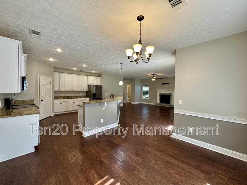 Midland House: 9420 Yarbrough Rd