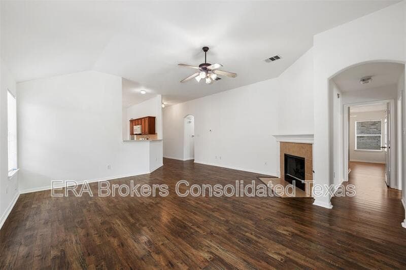 Pflugerville House: 18513 Silent Water Way
