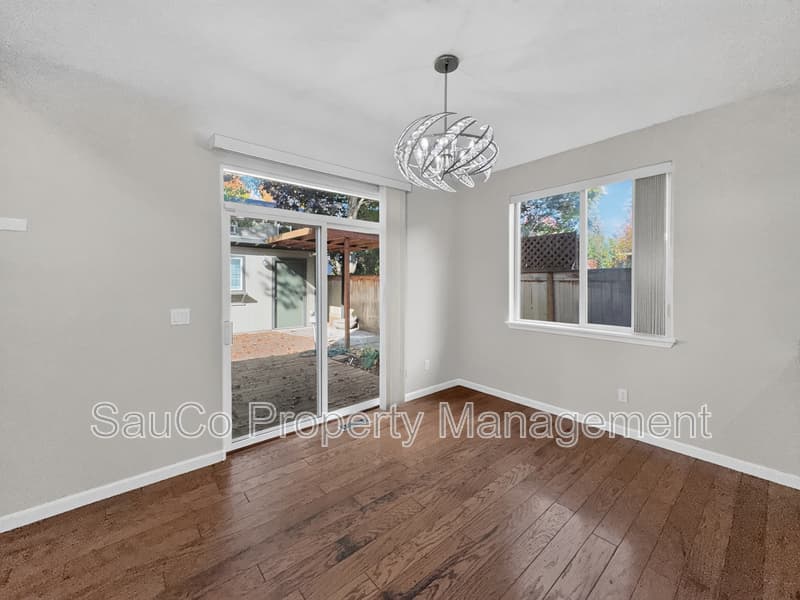 Hillsboro House: 255 Northeast 74th Avenue