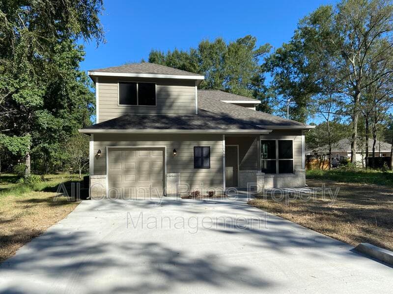 Montgomery House: 15860 Pecan Drive