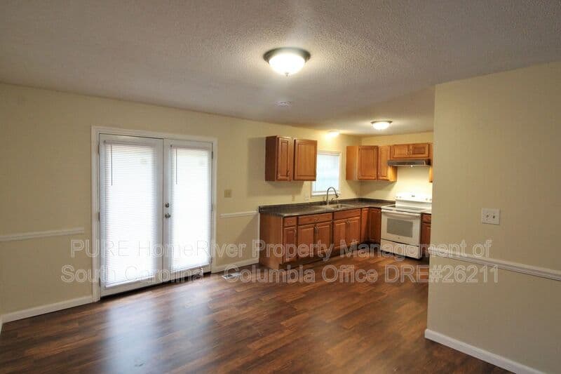 West Columbia House: 403 Charwood Ln