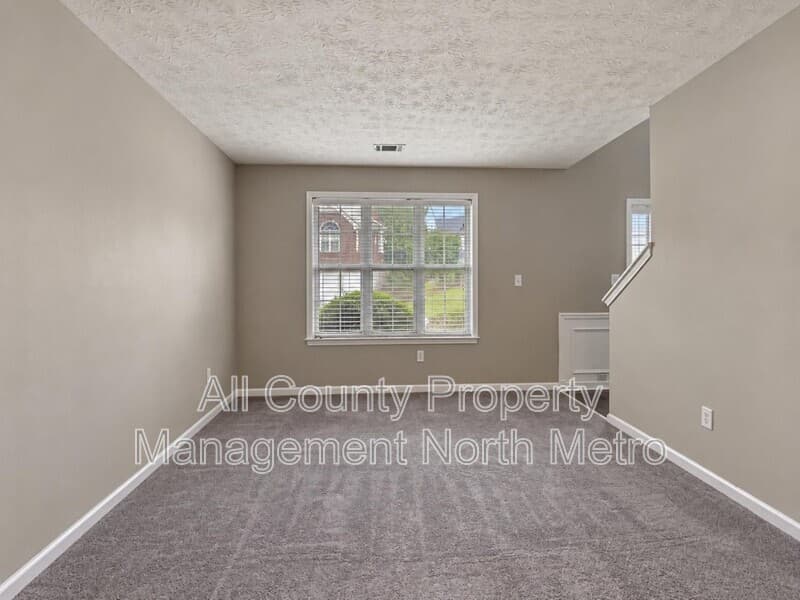 Alpharetta House: 1095 Winthrope Chase Drive