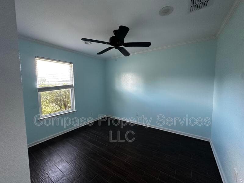 Waco House: 10613 Rayburn Way
