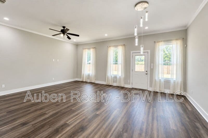 Dallas House: 4520 Garrison Avenue