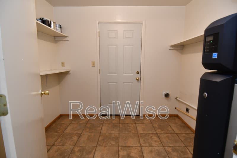 Roseburg House: 187 Georginna Dr