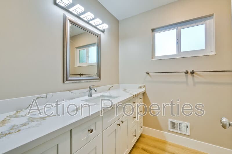 Mountain View House: 86 Dalma Drive