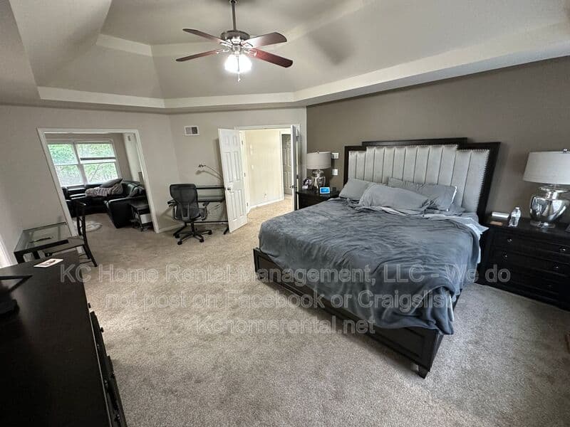 Overland Park House: 11429 W 142nd Ter