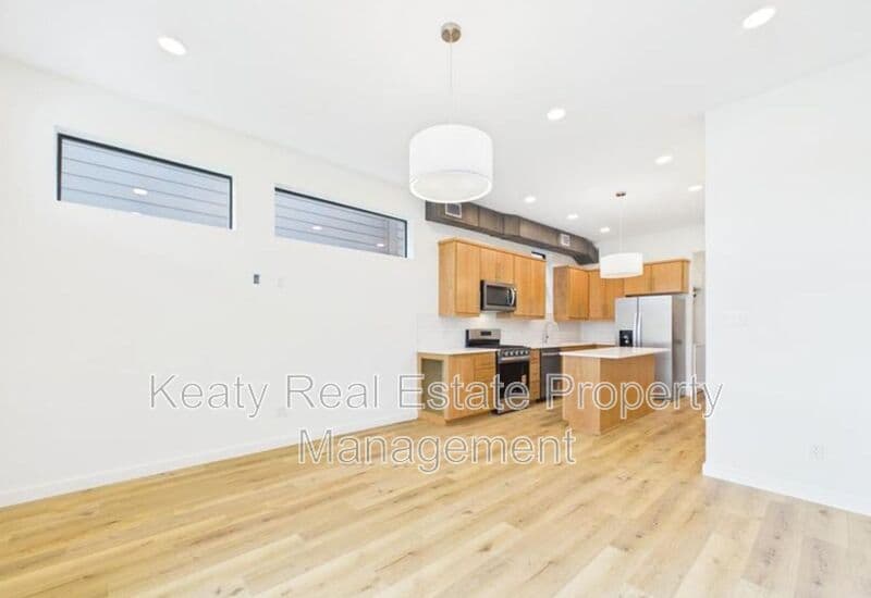 Lafayette House: 1120S Washington Street - Unit 201