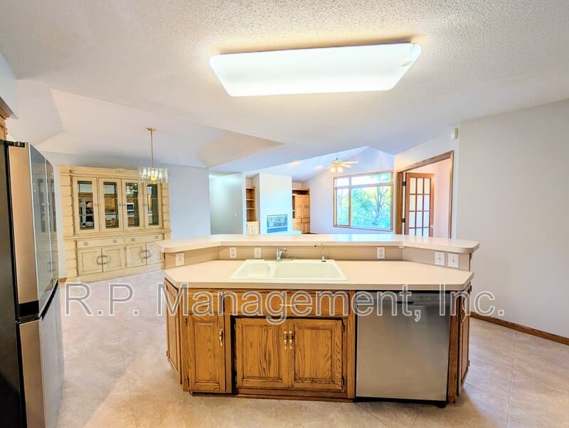 Minnetonka House: 4626 Linnea Ln