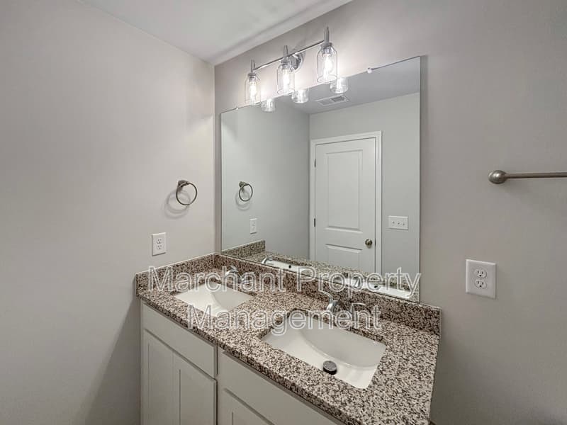 Greer Townhome: 154 Randwick Lane