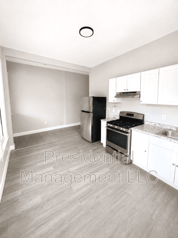Waterbury Condo: 66 Holmes Ave
